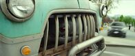 Monster Trucks – Ein Monster in einem Truck ergibt ein Monstertruck. Creech scheint dabei eine Menge Spaß zu haben ...