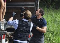 Hawaii Five-0 – Steve (Alex O'Loughlin, r.) und Danny (Scott Caan, l.) retten junge Mädchen aus den Fängen eines Menschenhändlerrings. Doch können sie die Verantwortlichen dafür auch fassen?