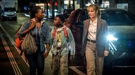 Tatort – Ein sicherer Verbleib tut Not: Moya Alemu (Nambitha Ben-Mazwi, l.), Yaro Alemu (André Nkot Olinga, M.) und Kommissarin Isabelle Grandjean (Anna Pieri Zuercher, r.).