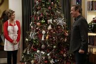 Last Man Standing – Vanessa (Nancy Travis, l.); Mike (Tim Allen, r.)