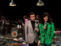 Musikladen – Michael Leckebusch, alias Mister Musikladen, ist in den 70er und 80er Jahren der Pop-Papst des deutschen Fernsehens. Schon in den 60er Jahren rissen sich internationale Pop-Stars um einen Auftritt in dem Vorgängerformat - dem Beat-Club. Roxy Music, Pussycat , The Beach Boys, Cherry Vanilla, Showaddywaddy und viele mehr stellen in dieser Sendung ihre Hits aus dem Jahr 1977 vor. - Manfred Sexauer und Uschi Nerke