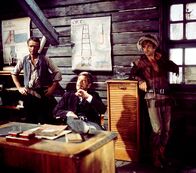 Winnetou II – Zwei, die sich gut verstehen: Der machthungrige Forrester (Anthony Steel) und sein finsterer Handlanger Luke (Klaus Kinski).