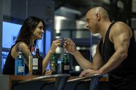 Bloodshot – KT (Eiza Gonzalez, l.); Bloodshot (Vin Diesel, r.)