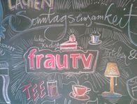 Frau tv – WDR Fernsehen frauTV, "Nie wieder sonntageinsam" Uhr. frauTV-Motive im Café .