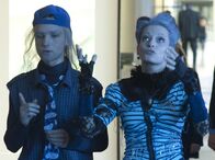 Schloss Einstein – Paulina und Lucky im Jahr 2050. (Daniel Conrad, links; Anna Steinhardt, rechts)