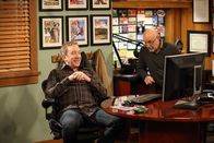 Last Man Standing – Mike Baxter (Tim Allen, l.); Ed (Hector Elizondo, r.)