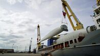 Megatransporte – Die rund fünfwöchige Transportfahrt ist für die Crew ein Kampf gegen die Zeit und das Wetter.