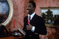 Die Glücksritter – "Vom Tellerwäscher zum Millionär": Der ehemalige Straßenpenner und Trickbetrüger Billy Ray (Eddie Murphy) kann sein Glück kaum glauben, auf einmal hat er Geld ohne Ende, Einfluss und wird geachtet.