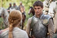 The White Queen – Nachdem ihr Mann in einer Schlacht gefallen ist, trifft Elizabeth Woodville (Rebecca Ferguson, l.) auf König Edward (Max Irons, r.) und fühlt sich sofort zu ihm hingezogen ...