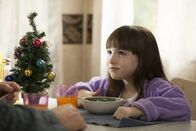 Versprochen ist versprochen 2 – Die kleine Noel (Kennedi Clements) kann Weihnachten kaum noch abwarten. Sie möchte das Fest dieses Jahr gemeinsam mit Vater Larry, Mutter Trish und Victor, dem neuen Mann ihrer Mutter, feiern. Papa Larry ist von der Idee jedoch alles andere als begeistert ...