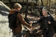 MacGyver – MacGyver (Lucas Till, l.); Giovanni (Justin Welborn, r.)
