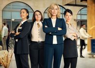 Hotel Mondial – Von links: Lara Hildebrandt (Joy Ewulu), Maria Rietzel (Lea Sophie Salfeld), Eva de Vries (Gesine Cukrowski), Uli Kersting (Agnes Mann)