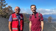 pur+ – Eric Mayer (r.) und Vulkanologe Jaime Colleo (l.) sind auf La Palma unterwegs, um sich anzuschauen, wie die Insel ein Jahr nach dem Vulkanausbruch 2021 aussieht.