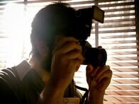 The Box - Bilder der Toten – Bei Bruce Lindahl befand sich eine Box voller Fotos von jungen Mädchen. Viele von ihnen wurden nackt fotografiert.