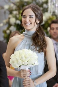 Ringer – Wird Juliet (Zoey Deutch) endlich die Familie bekommen, die sie sich immer gewünscht hat?