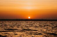 Heimatleuchten – Sonnenaufgang am Neusiedler See.
