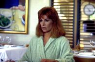 Hart aber herzlich – Jennifer (Stefanie Powers) ist zutiefst entsetzt, als sie erfährt, dass ihr Jugendfreund Elliott Manning tot aufgefunden wurde ...