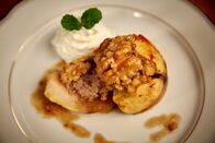 Schmatzo – Bratapfel mit Maronikern.