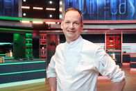 The Taste – Titel: The Taste; Staffel: 10; Folge: 9; Ausstrahlungszeitraum bis: 2022-11-15; Person: Christoph Rüffer; Copyright: SAT.1/Jens Hartmann; Fotograf: Jens Hartmann; Bildredakteur: Laura Stephan; Dateiname: 2527268.jpg; Rechtehinweis: Dieses Bild darf bis eine Woche nach Ausstrahlung honorarfrei fuer redaktionelle Zwecke und nur im Rahmen der Programmankuendigung verwendet werden. Spaetere Veroeffentlichungen sind nur nach Ruecksprache und ausdruecklicher Genehmigung der Seven.One Entertainment Group GmbH moeglich. Nicht fuer EPG! Verwendung nur mit vollstaendigem Copyrightvermerk. Das Foto darf nicht veraendert, bearbeitet und nur im Ganzen verwendet werden. Es darf nicht archiviert werden. Es darf nicht an Dritte weitergeleitet werden. Aneinanderreihung/Zusammenlegung/Kopplung von Bildern zum Zweck der Erstellung von Slide-Shows o.ä. nicht gestattet; Verbindung/Einfügen/Anfügen von Werbung nicht gestattet. Bei Fragen: foto@seven.one Voraussetzung fuer die Verwendung dieser Programmdaten ist die Zustimmung zu den Allgemeinen Geschaeftsbedingungen der Presselounges der Sender der Seven.One Entertainment Group GmbH.