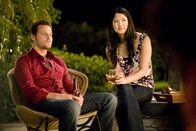 Lakeview Terrace – Bei der Einweihungsparty der Nachbarn Donnie (Justin Chambers, l.) und Sang (Ho-Jung, r.) machen Chris und Lisa ihrem Unmut Luft - doch sie scheinen die einzigen zu sein, die negative Erfahrungen mit Abel machen ...