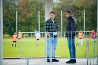 Watzmann ermittelt – Florian Hüttl (Nicolas Wolf, l.) vertraut sich Kommissar Jerry Paulsen (Peter Marton, r.) an.