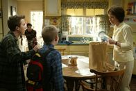 Malcolm mittendrin – Von links: Malcolm (Frankie Muniz), Reese (Justin Berfield), Dewey (Erik Per Sullivan) und Lois (Jane Kaczmarek)