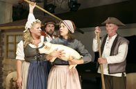Mord mit Aussicht – v.l.n.r. Heike Schäffer (Petra Kleinert), Dietmar Schäffer (Bjarne Mädel), Bärbel Schmied (Meike Droste) und Lehrer Kredder (Hermann Beyer).
