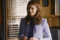Castle – An ihrem ersten Hochzeitstag sieht die Beziehung von Beckett (Stana Katic) ziemlich schlecht aus. Ob sich die Beiden dem Anlass entsprechend wieder zusammenraufen können?