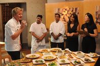 In Teufels Küche mit Gordon Ramsay – Gordon Ramsay (l.)