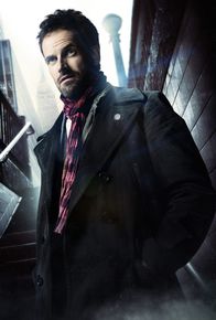 Elementary – (1. Staffel) - Sherlock Holmes (Jonny Lee Miller), der exzentrische Engländer, hatte ein gravierendes Drogenproblem und musste einen Drogenentzug in New York machen. Seit seinem Entzug arbeitet er als Berater für das NYPD ...