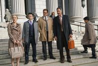 Bull – (v.l.n.r.) Marissa Morgan (Geneva Carr); Benny Colón (Freddy Rodríguez); Dr. Jason Bull (Michael Weatherly); Ron Getman (Brad Garrett)