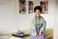 einfach Mensch – Die Digital-Künstlerin Amie Savage aus Ratingen drückt mit ihren Werken die Vielfalt der Gesellschaft, aber auch ihre Wut aus. Kunst ist für sie eine Form von Aktivismus – die 24-jährige setzt sich gegen Diskriminierung und Rassismus ein.