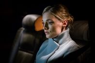 Safe House – Den ehemaligen Polizisten Robert plagen die Geister der Vergangenheit. Immer wieder muss er an die ermordete Susan (Kelly Harrison) denken, die er hätte beschützen sollen.