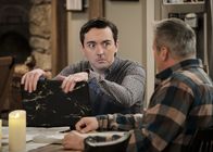 Man with a Plan – Lowell (Matt Cook, l.); Adam Burns (Matt LeBlanc, r.)