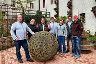 Mei liabste Weis – v.l.n.r. Franz Höfer (Obmann des Erlebnismuseumsvereines Schönbach), Christina Geisler (Mei Liabste Weis"-Redakteurin), Moderator Franz Posch, Korbflechter David und Hildegard, Bernhard Walch (ORF Tonassistenz) und Kameramann und „Mei Liabste Weis“ Regisseur Christoph Bloéb.