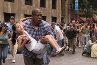 8 Blickwinkel – Mitten im Chaos befindet sich der amerikanische Tourist Howard Lewis (Forest Whitaker), der die entscheidenden Minuten der Attentate mit seiner Digitalkamera aufgenommen hat. Ist er wirklich so harmlos wie er scheint?