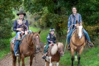 Land & Lecker – Katharina und Helge Deitmers mit Lukas und Johanna auf dem Betrieb "Deitmers Texas Longhorn" in Nimsreuland.