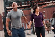 San Andreas – Ray Gaines (Dwayne Johnson, l.) und Emma (Carla Gugino, r.)