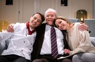 Sturm der Liebe – Robert (Lorenzo Pantané, l.) und Lia (Deborah Müller, r.) freuen sich mit Werner (Dirk Galuba, M.), dass sie doch keine Geschwister sind.