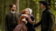 Outlander – Ein schmerzhafter Abschied: Richard Rankin als Roger Wakefield, Sophie Skelton als Brianna Randall Fraser, Lauren Lyle als Marsali, César Domboy als Fergus
