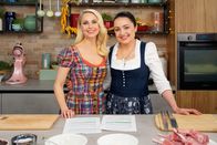 Silvia kocht – Silvia Schneider, Lydia Maderthaner („Gegrillte Karree-Schnitte mit karamellisiertem Most-Speckkraut und gebratenen Schupfnudeln“ und „Kaffee-Nuss-Roulade“).