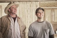 Bless This Mess – Beau Bowman (David Koechner, l.); Jacob (JT Neal, r.)