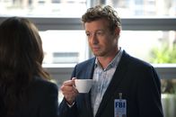 The Mentalist – Jane (Simon Baker) muss den Mord an einem Studenten der Wirtschaftswissenschaften aufklären. Doch während er auf dem Campus recherchiert, beschäftigen ihn die Gedanken an Lisbon und ihren geplanten Weggang nach Washington ...