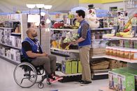 Superstore – Garrett (Colton Dunn, l.); Jonah (Ben Feldman, r.)