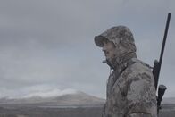 Alaska - Eisige Tradition – Justin Phillips bei der Subsistenzjagd. (National Geographic/Tyler Rodriguez)