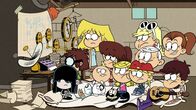 Willkommen bei den Louds – L-R: Lucy, Lisa, Geo, Lori, Charles, Lily, Lynn, Cliff, Lola, Lana, Lincoln, Leni, Luan, Luna