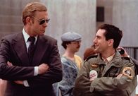 Taxi Driver – Ahnt der Secret Service (Richard Higgs, l.) etwas von Travis (Robert De Niro, r.) und seinen Anschlagsplänen?
