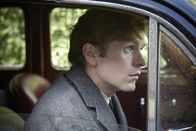 Der junge Inspektor Morse – Endeavour Morse (Shaun Evans) ermittelt im Fall Simon Hallward, der bei einem Feuer in seiner Wohnung ums Leben kam.
