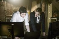 Geostorm – Max Lawson (Jim Sturgess), Agent Sarah Wilson (Abbie Cornish).