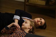 Single Parents – Leighton Meester (Angie D’Amato), Marlow Barkley (Sophie Cooper).